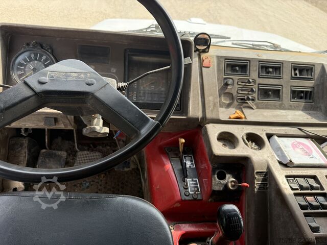 Kipper LKW Perlini 131/33 Dumper 6x4