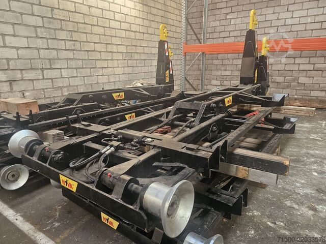 Dispozitiv cu cârlig Titan City Hyva 03-28-K-DIN-BF