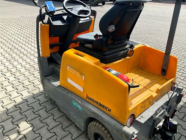 Traktortrækker Jungheinreich EZS 580