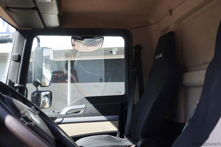 βαλίτσα MAN TGL 12.250 Bakwagen + Laadklep DHollandia 2000 kg