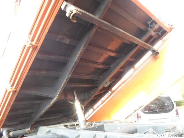 Camion benne MERCEDES-BENZ 1833 K/ Kran ATLAS/ 105000 KM