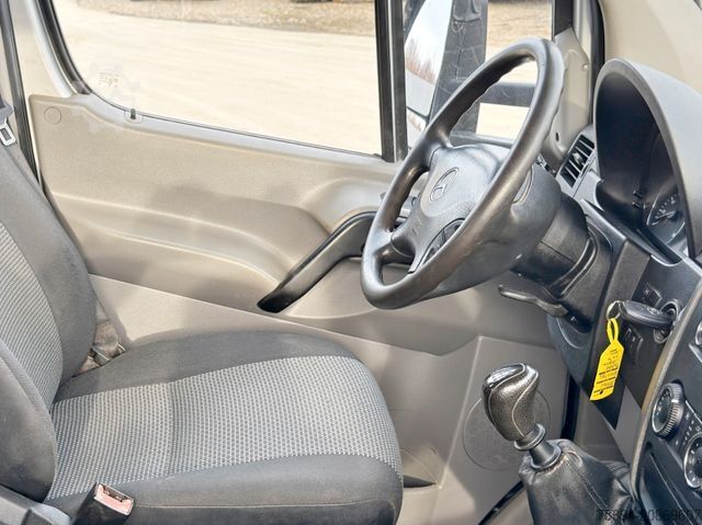 Furgon z żurawiem samochodowym MERCEDES-BENZ Sprinter  519 CDI * 4x4 * TOP