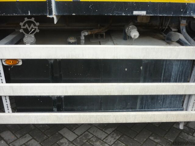 Tank Renders ROC 16.30 Droge stoffen oplegger Met DAF XF