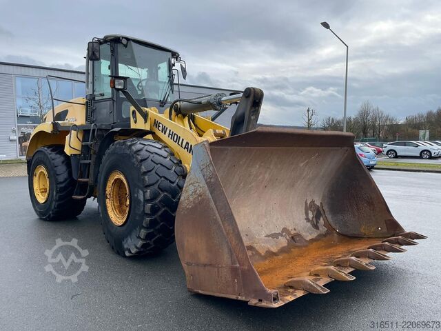 Radlader New Holland W270B