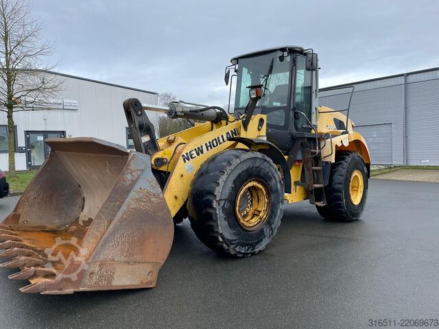 Radlader New Holland W270B
