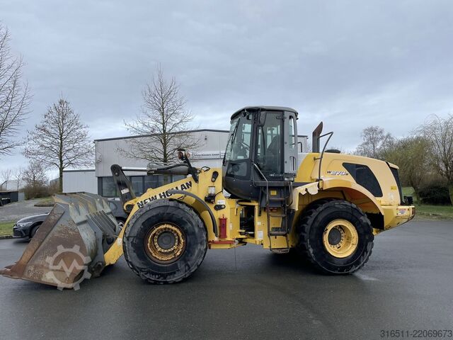 Radlader New Holland W270B