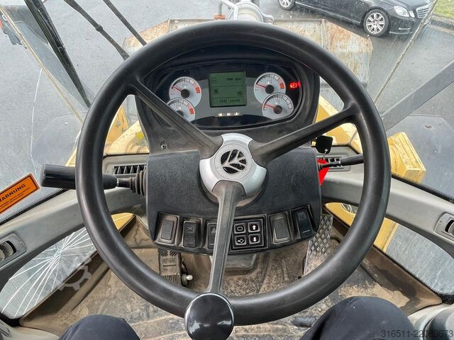 Radlader New Holland W270B
