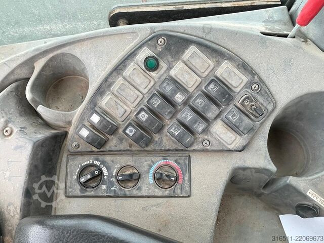 Radlader New Holland W270B