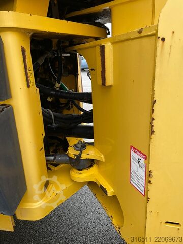 Radlader New Holland W270B