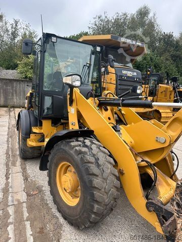 Kerekes rakodó CATERPILLAR 907 H2