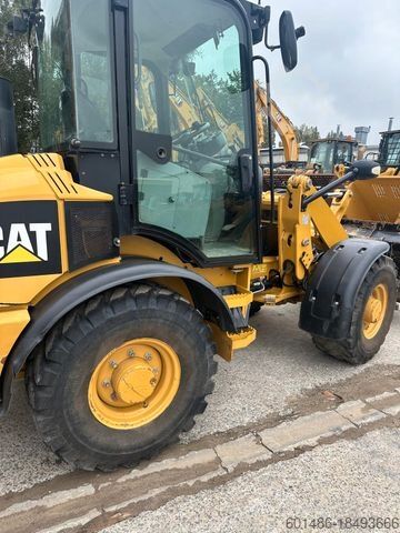 Kerekes rakodó CATERPILLAR 907 H2