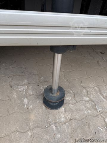 Lastbilmonteret arbejdsplatform NISSAN Cabstar 32.12 Klubb K26 Arbeitsbühne /11.8 Meter