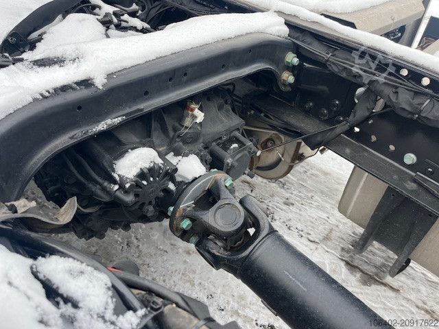 Chassi de caminhão MAN TGS 26.360 6x2-4 LL