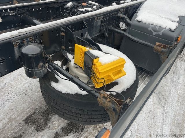 Chassi de caminhão MAN TGS 26.360 6x2-4 LL