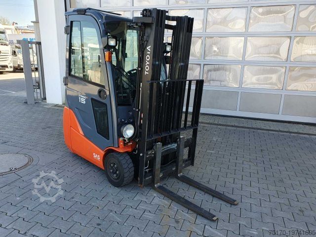 Frontstapler TOYOTA 8FBET15 / Triplex: 4.30m / nur 3.489h! / 2022
