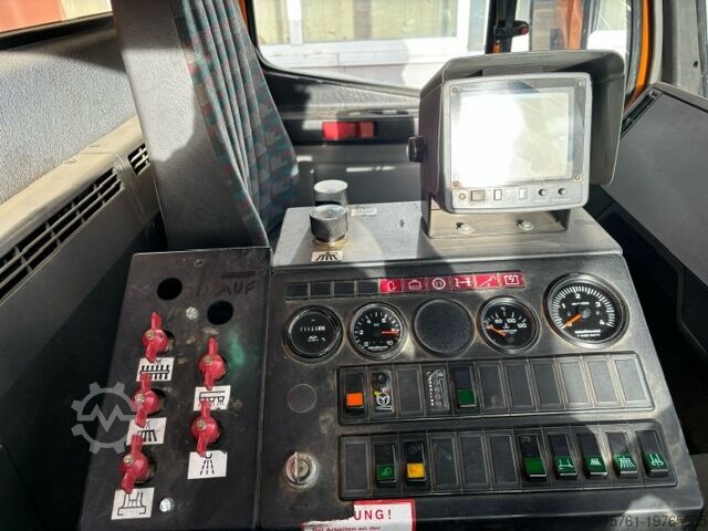 Teherautóra szerelt seprőgép Mercedes-Benz MB 1417 K Bucher Cityfant 60