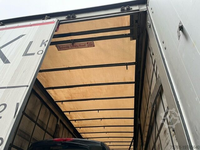 Przyczepa z płaską platformą i plandeką Schmitz Cargobull Mega Chasssi verzinkt