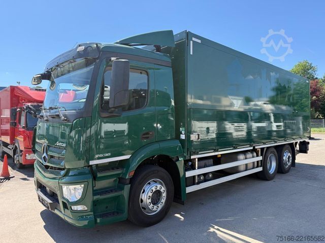 Samochód do przewozu napojów MERCEDES-BENZ ANTOS 2536 L Getränkekoffer 7,40 m LBW 2 T*LENK