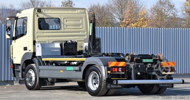 Autocamion cu cârlig pentru containere MERCEDES-BENZ ATEGO 1221 * ABROLLKIPPER * TOPZUSTAND