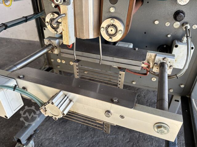 Machine voor het vormen, vullen en sluiten van zakken Pentavac Penta2100
