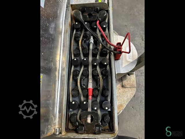 Stapelaar Mitsubishi