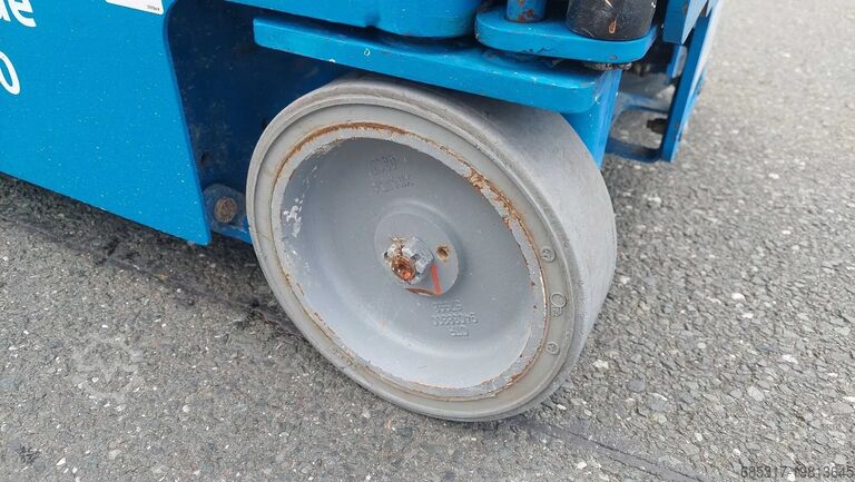 Vertical mast lift Genie GR 12