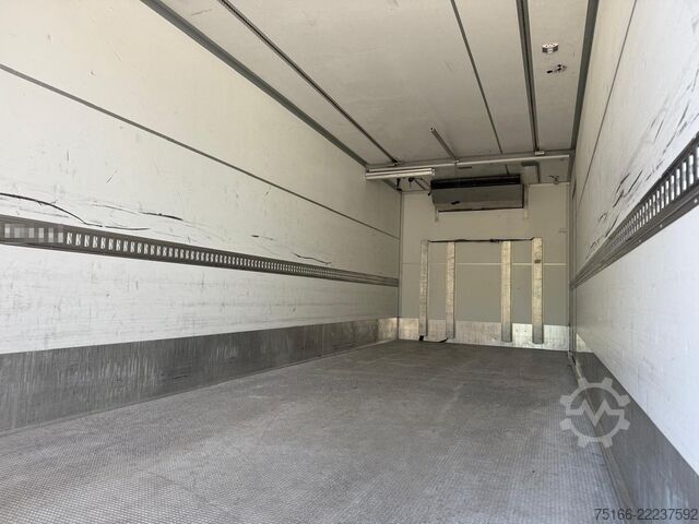 Camion refrigerato MERCEDES-BENZ ATEGO 1524 L Tiefkühlkoffer 7,35 m LBW MBB 1,5 T