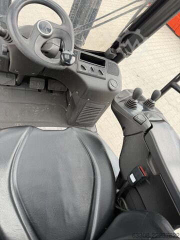 Chariot élévateur à fourche diesel Linde H16D-01