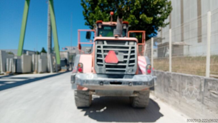 Carregadora articulada DOSSAN DL300