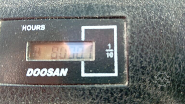 Carregadora articulada DOSSAN DL300