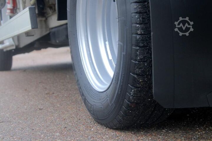 Hűtőfelépítményes furgon MERCEDES-BENZ Sprinter 516 CDI Carrier 4+4+2 Türen Euro 5