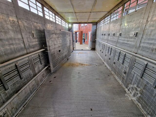 Veetransport DAF CF 400 4x2 - Menke Livestock 1 deck 16.48M2 - E...