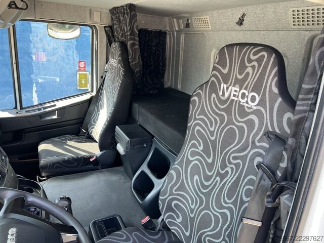 Třístranný sklápěč Iveco Stralis 460