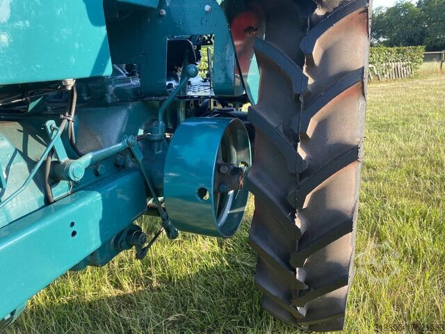 Tractor Hanomag R 22 Hebe- Zapfwelle- Korn-Rad, Uzw.