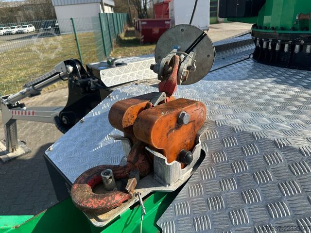 Camion équipé d'une grue Böcker RK 36-2400 / Raupenkran / UVV NEU