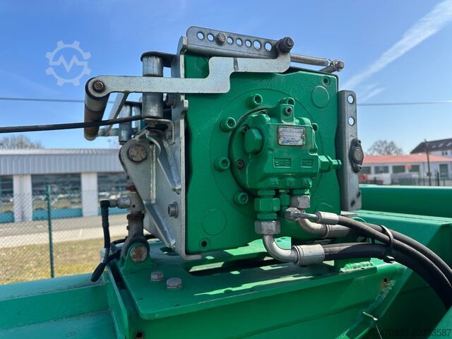 Camion équipé d'une grue Böcker RK 36-2400 / Raupenkran / UVV NEU