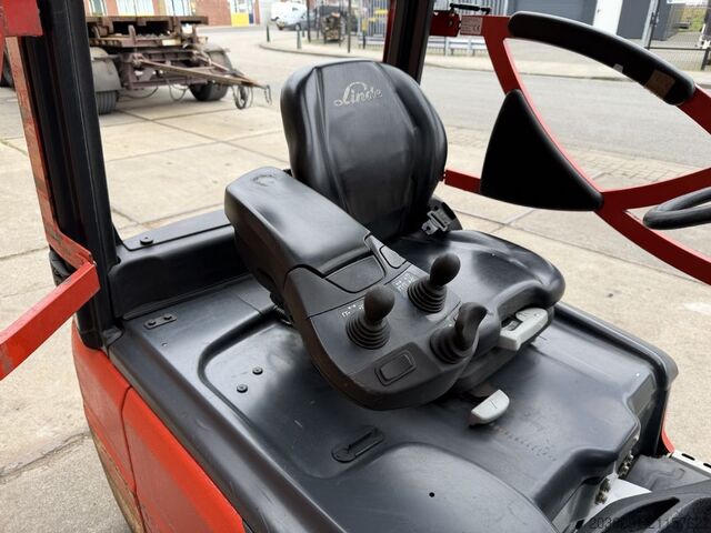 Elektromos háromkerekű targonca Linde E18L-02