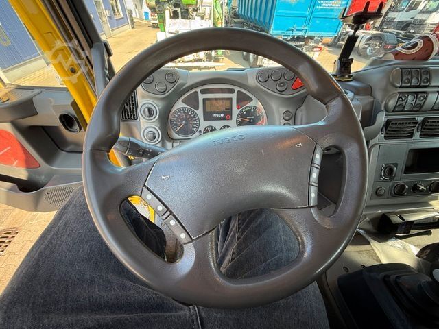 Billenő teherautó IVECO Stralis AT260T44 6x4 Kipper Kran Pakfinger 16052