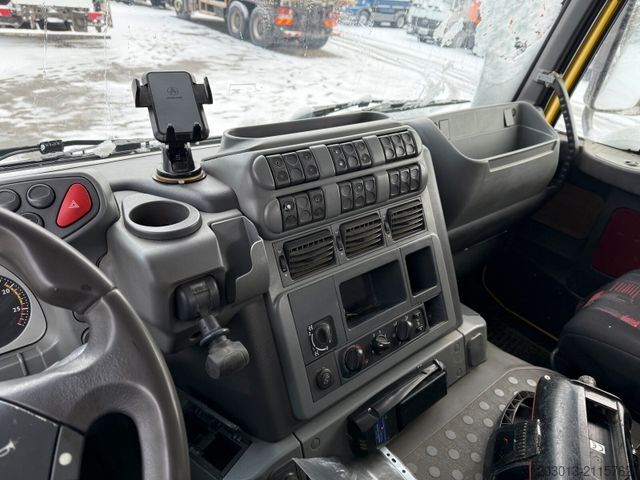 Billenő teherautó IVECO Stralis AT260T44 6x4 Kipper Kran Pakfinger 16052