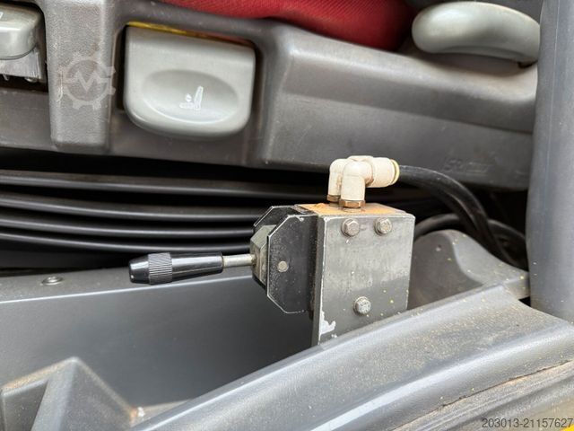 Billenő teherautó IVECO Stralis AT260T44 6x4 Kipper Kran Pakfinger 16052