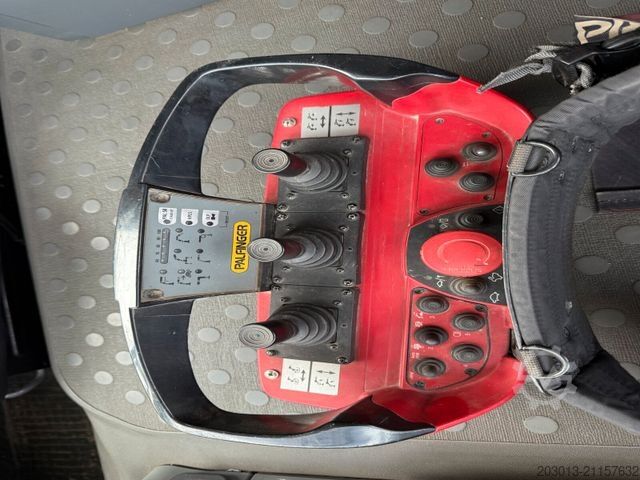 Teherautóra szerelt daru IVECO Stralis AT260T44 6x4 Kipper Kran Pakfinger 16052