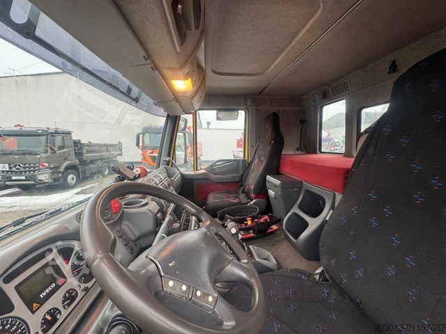 Háromirányú billenő teherautó IVECO Stralis AT260T44 6x4 Kipper Kran Pakfinger 16052