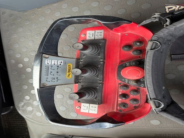 Háromirányú billenő teherautó IVECO Stralis AT260T44 6x4 Kipper Kran Pakfinger 16052