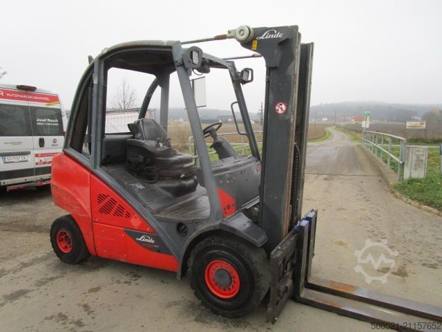 Chariot élévateur à fourche diesel Linde H30D-02 Triplex-Freihub 4,7m Hubhöhe + Seitenschie