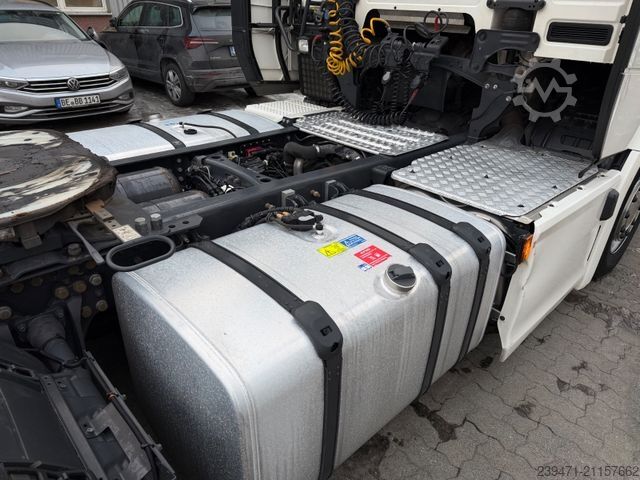 Standard nyergesvontató SCANIA R520 V8 2x Tank Retarder ACC Leder