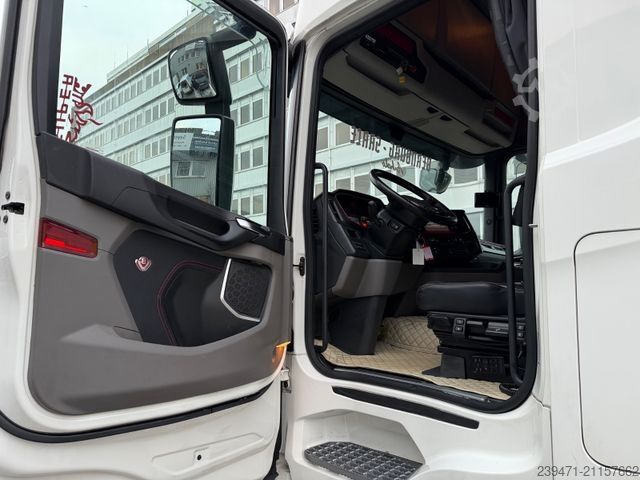 Standard nyergesvontató SCANIA R520 V8 2x Tank Retarder ACC Leder