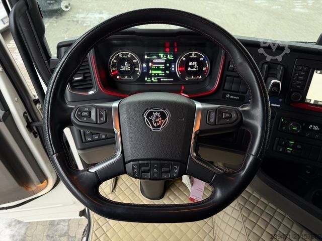 Standard nyergesvontató SCANIA R520 V8 2x Tank Retarder ACC Leder