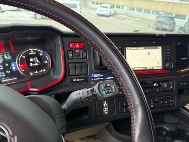 Standard nyergesvontató SCANIA R520 V8 2x Tank Retarder ACC Leder