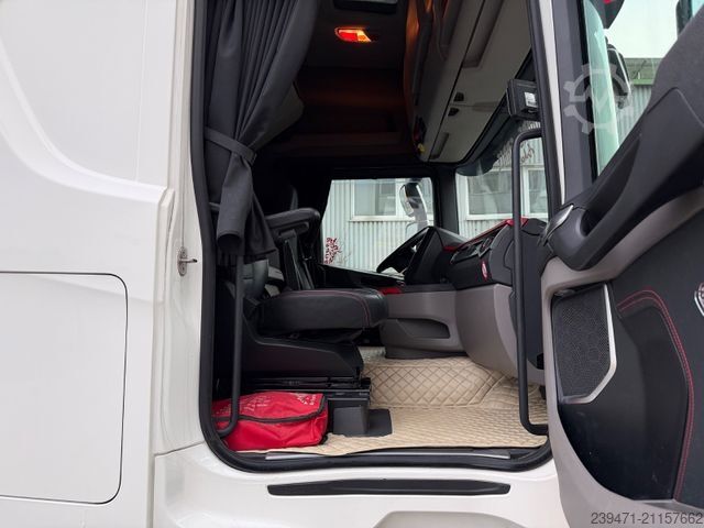 Standard nyergesvontató SCANIA R520 V8 2x Tank Retarder ACC Leder