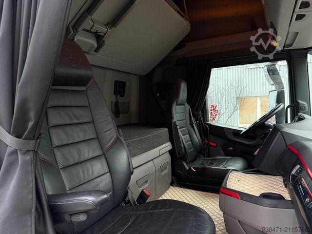 Standard nyergesvontató SCANIA R520 V8 2x Tank Retarder ACC Leder